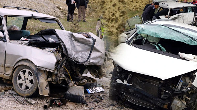 Seyir halinde nişanlısıyla tartışan sürücü, felakete yol açtı: 2 Ölü