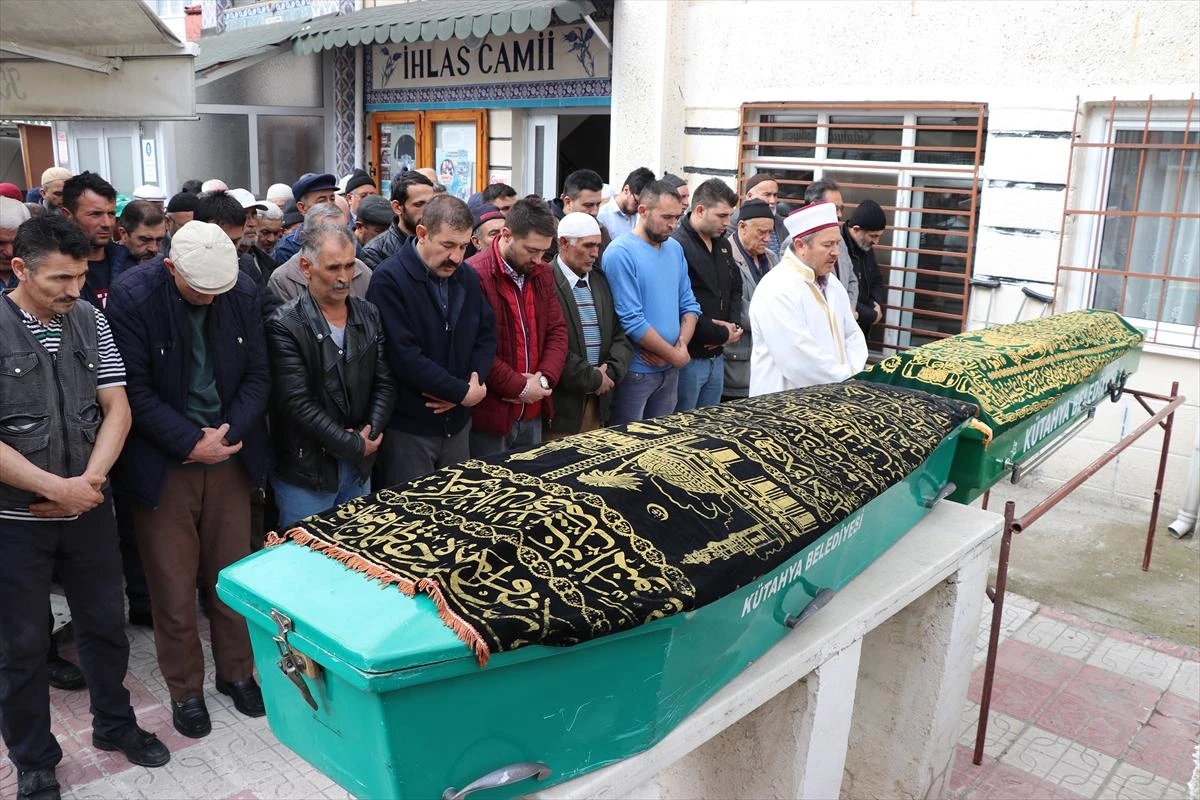 Gölette boğulan iki kardeş toprağa verildi