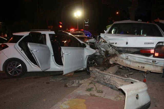 Adıyaman’da 6 araç birbirine girdi: 5 yaralı