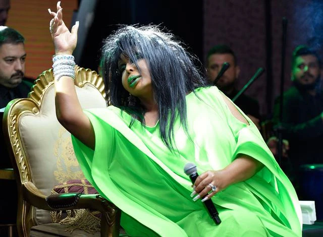 Bülent Ersoy sahnede çıldırdı: Aptal bunlar