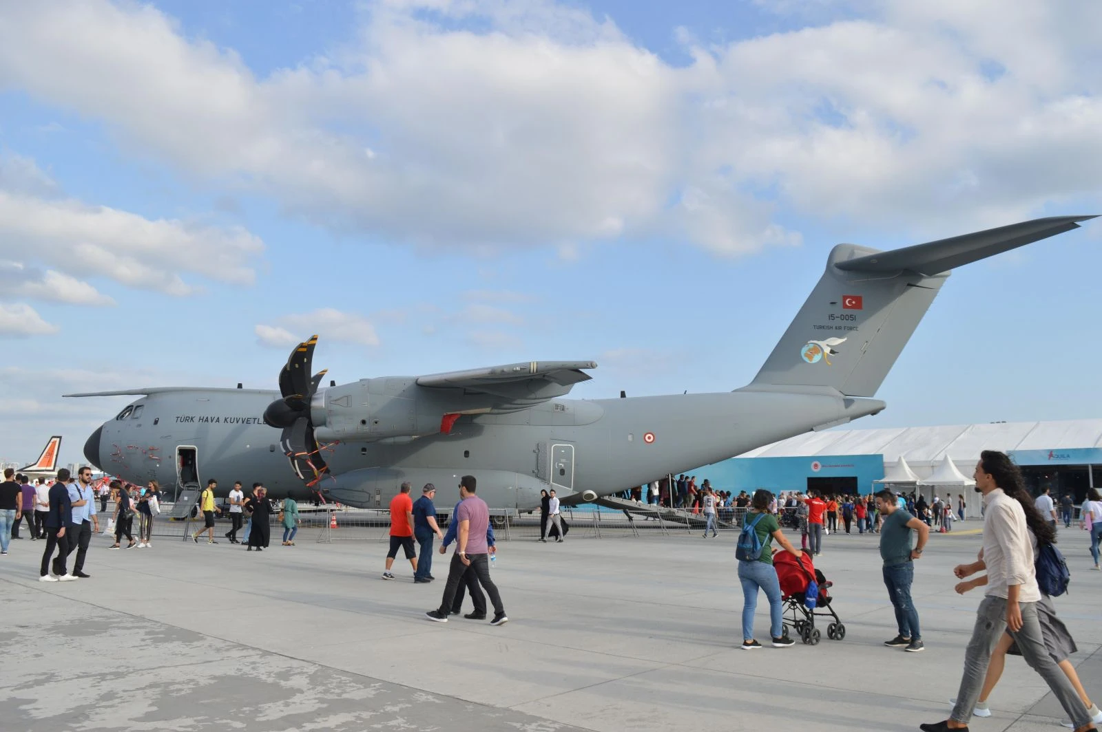 TEKNOFEST'te Airbus A400M uçağı için vatandaşlar kuyruğa girdi