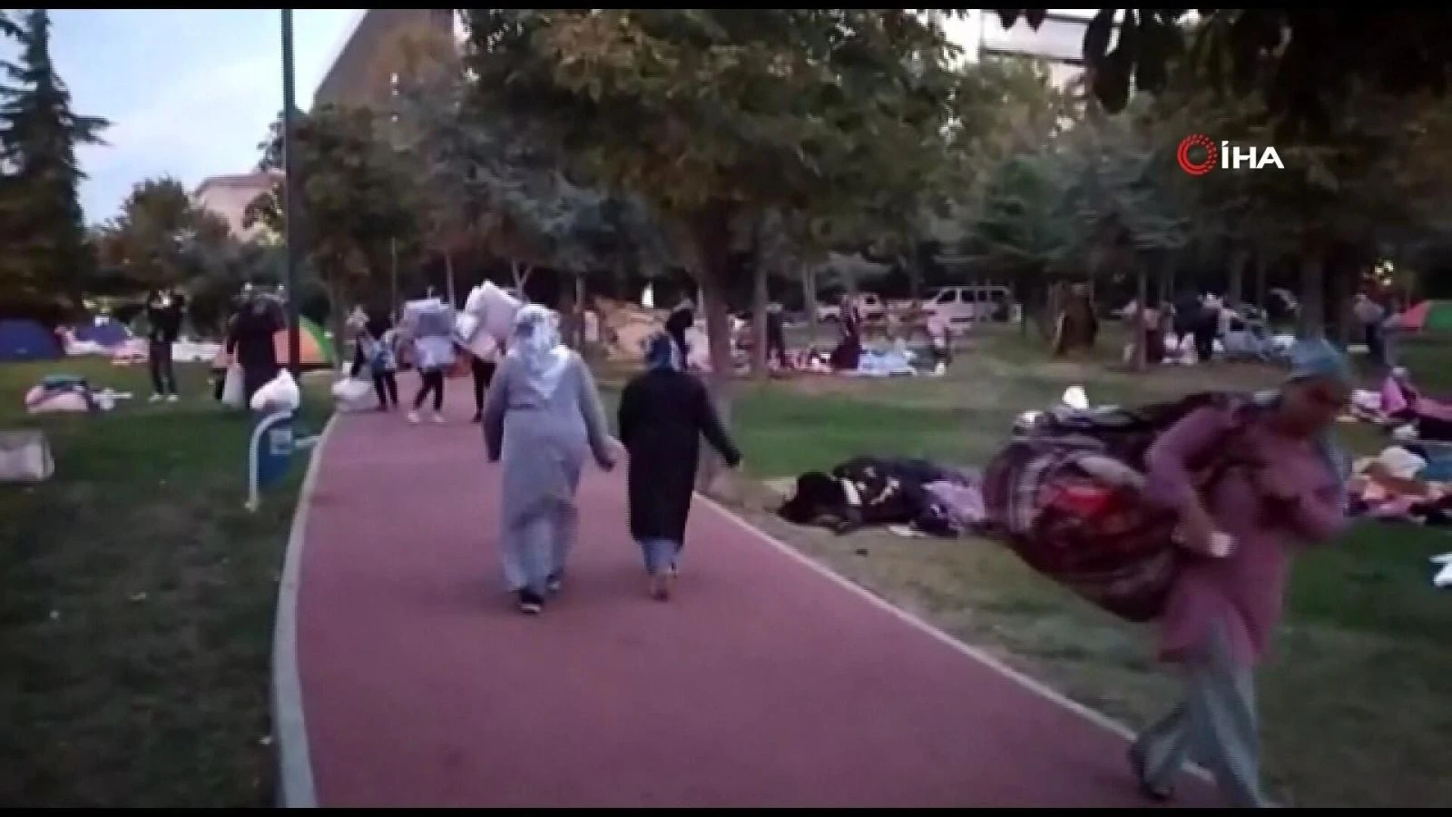 Depremin ertesi günü İstanbullular sabaha böyle uyandı