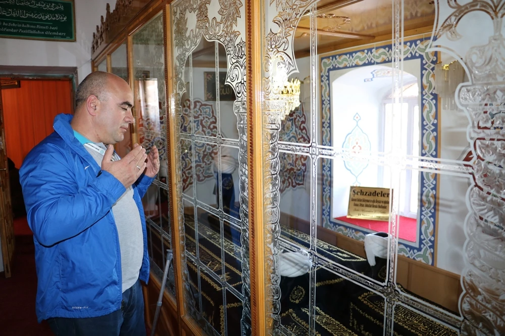 Mahkeme kararı ile padişah torunu olduklarını kanıtladılar