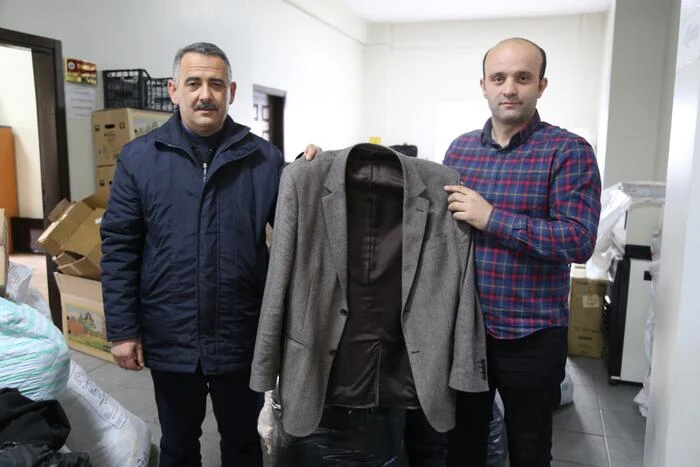 Depremzedelere gönderilen ceketten 10 bin lira çıktı