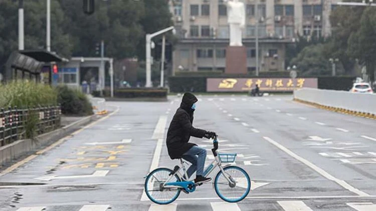 Dünyayı diken üstünde tutan virüsün çıktığı şehir! Sokaklar bomboş