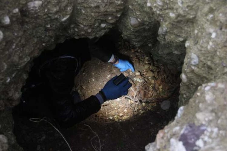 Kral ve ailesinin mezarında bulundu! Görünce apar topar kaçtılar