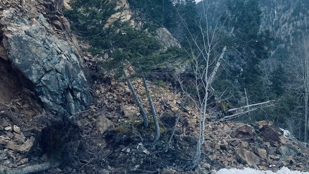 Trabzon'un Çaykara ilçesinde heyelan meydana geldi