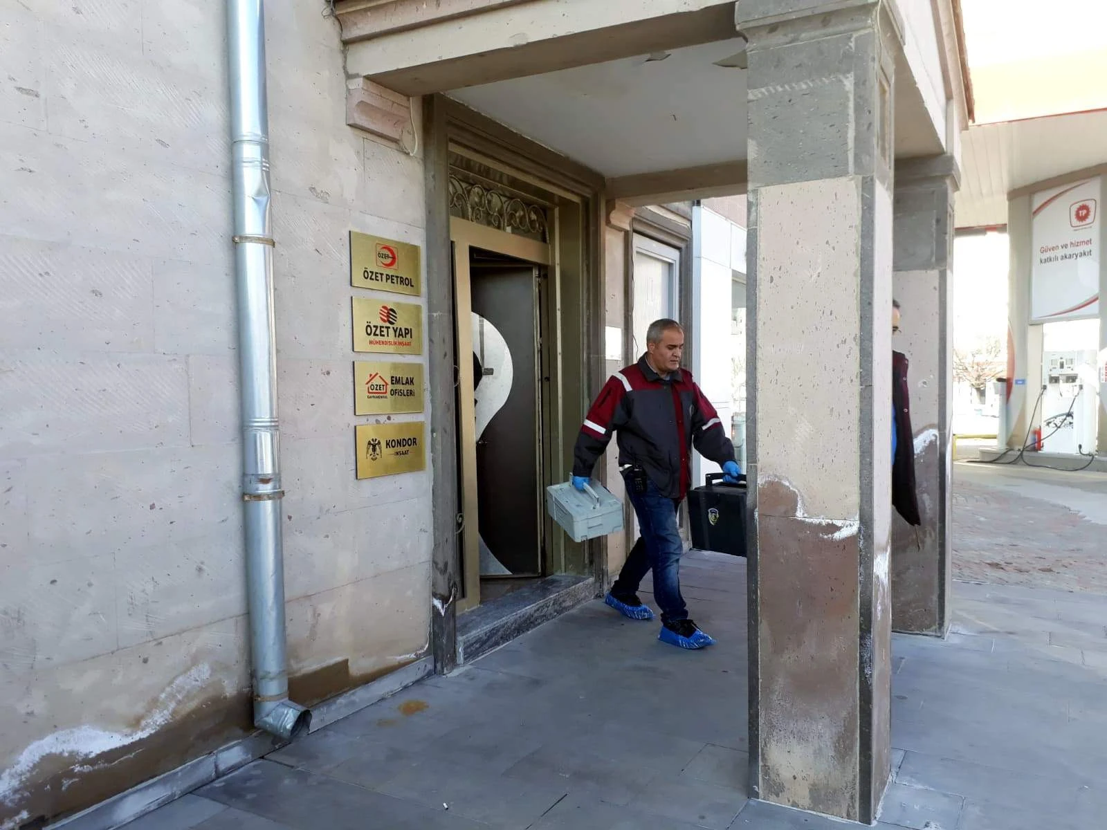 İş adamı çalışma ofisinde av tüfeği ile vurularak öldürüldü