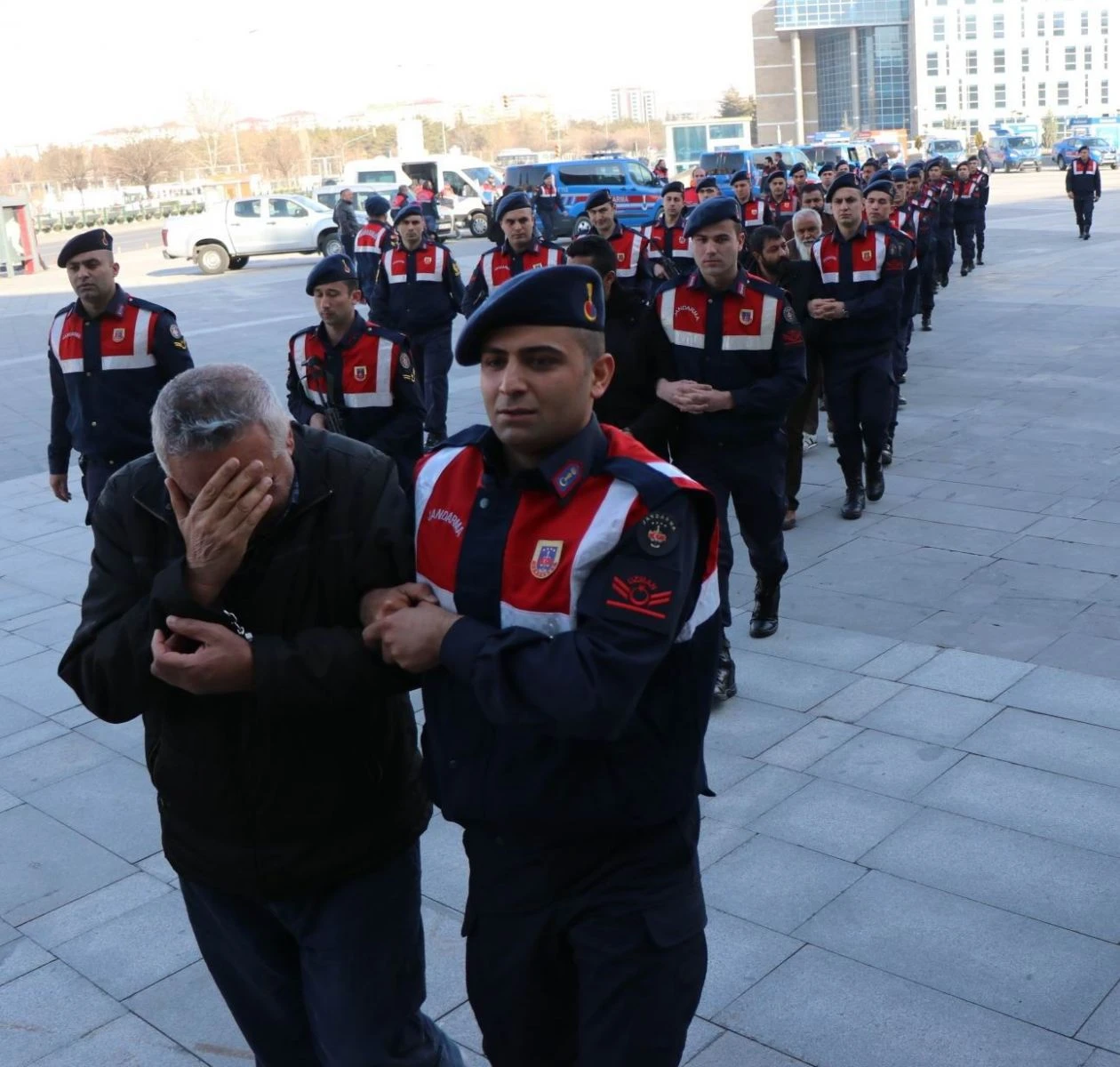 Yeşil reçete operasyonunda gözaltına alınan 30 kişi adliyede