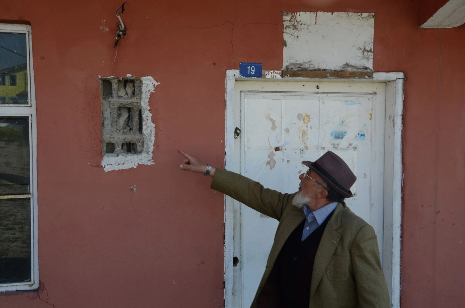 Muhtarlığı kazanamayınca oyun parkını söktü