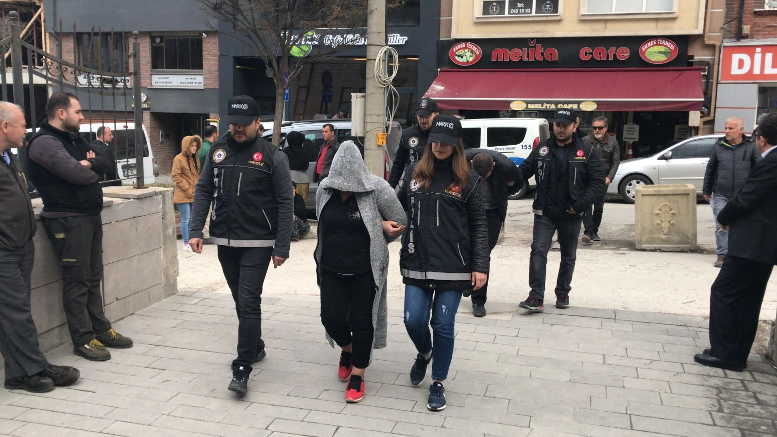 Uyuşturucu satıcıları adliyede