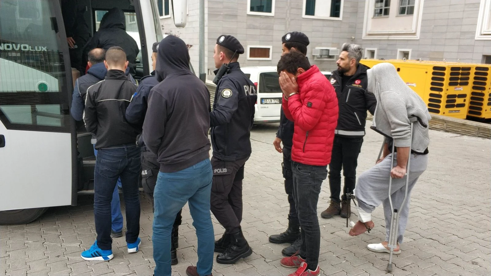 Samsun'da "torbacı" operasyonunda 12 kişi adliyede