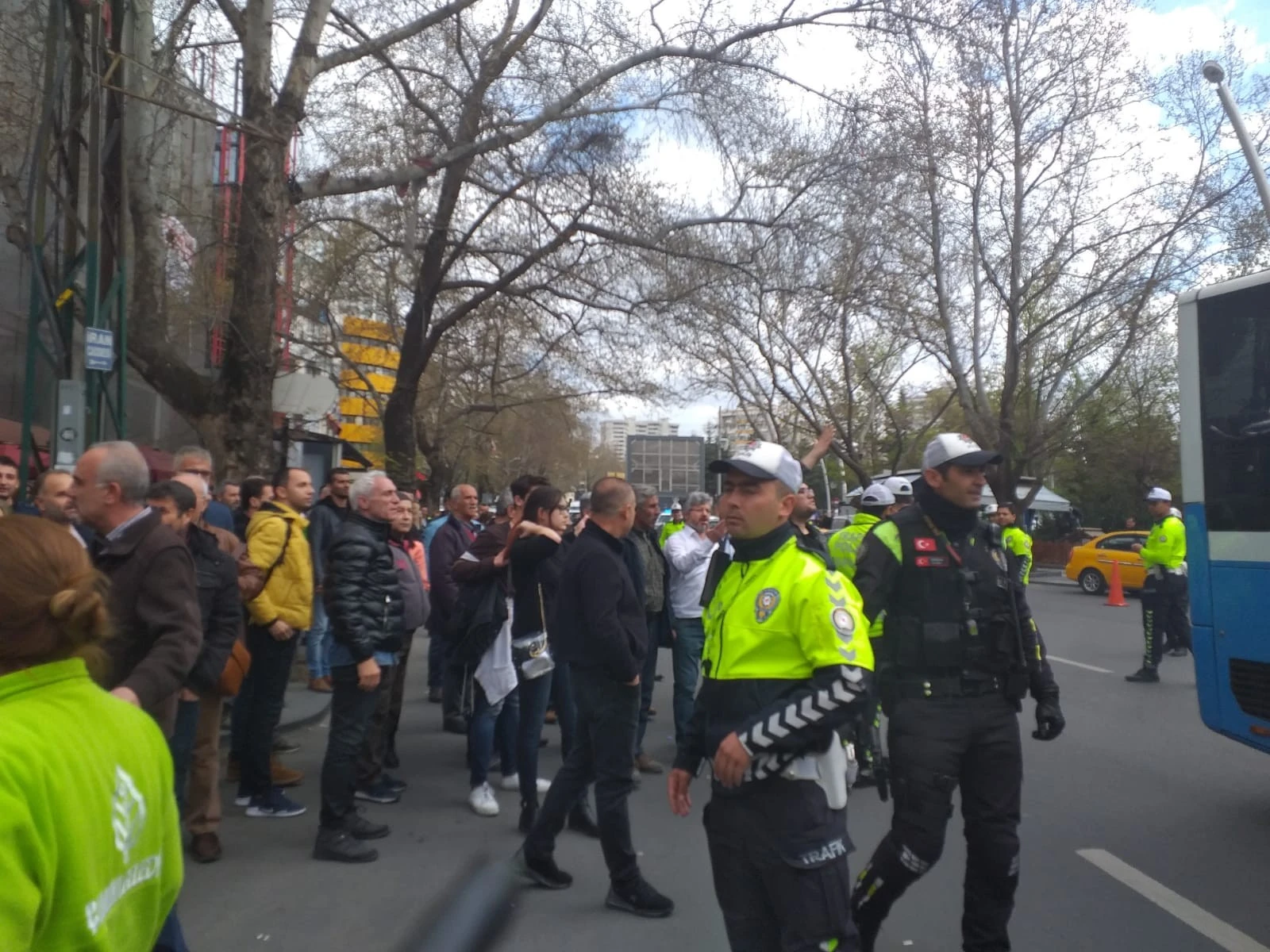 Başkentte vatandaşa özel halk otobüs şoför engeli