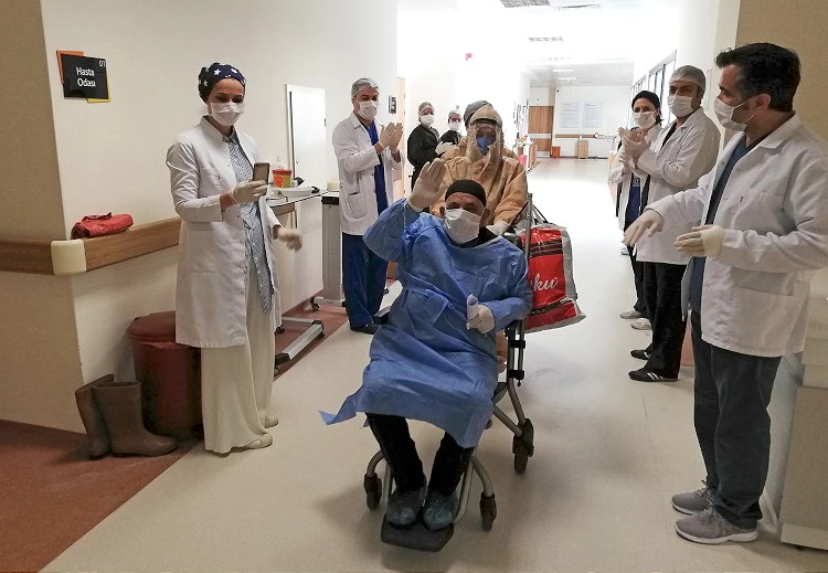 'Türkiye'nin çınarları' Kovid-19'u yendi