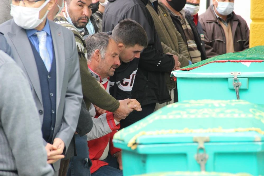 Öldürülen 4 arkadaş toprağa verildi