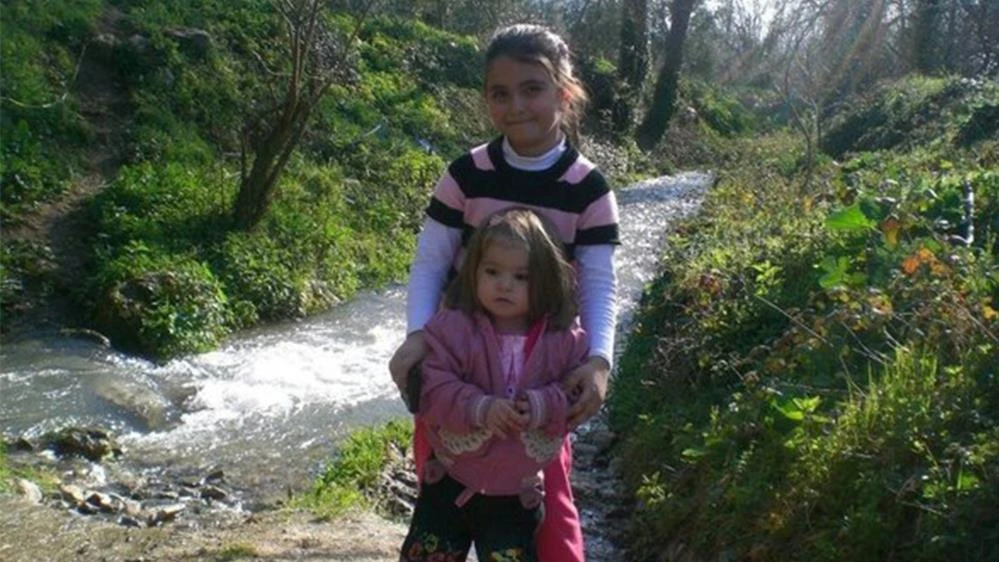 Kahreden kaza! Bir aile yok oldu: Öğretmen çift ve çocukları toprağa verildi