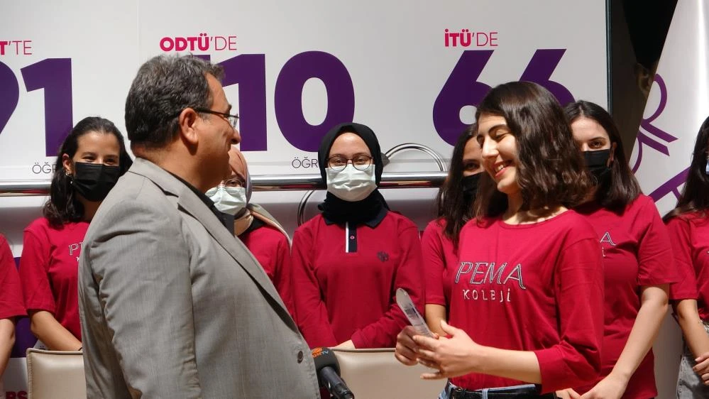 YKS'de AYT eşit ağırlık Türkiye birincisi Melike Demirbağ başarısının sırrını anlattı