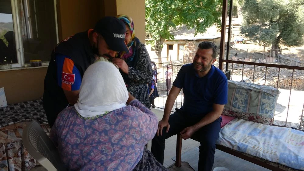 Alevlerin arasından kurtarıldı: Nesibe teyze kahramanlarıyla buluştu