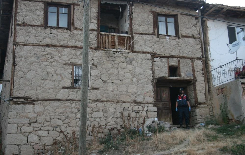 Kan donduran vahşet: Eşi ve 2 yaşındaki oğlunu vurdu kendini astı