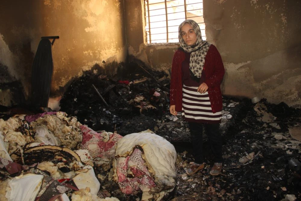 Evini ateşe verdi, koltuğa uzanıp bekledi