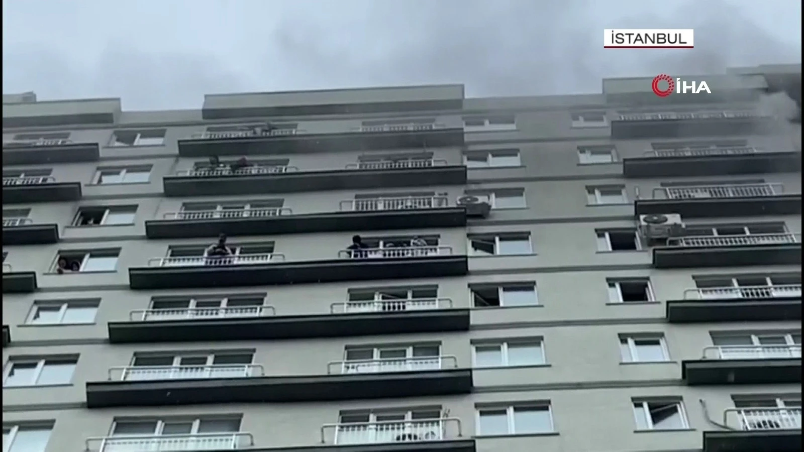 Son dakika! İstanbul’da 18 katlı rezidansta yangın: Mahsur kalanlar var