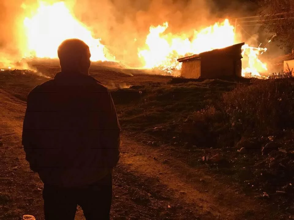 Elektrik kontağından çıkan yangında  3 ev küle döndü!