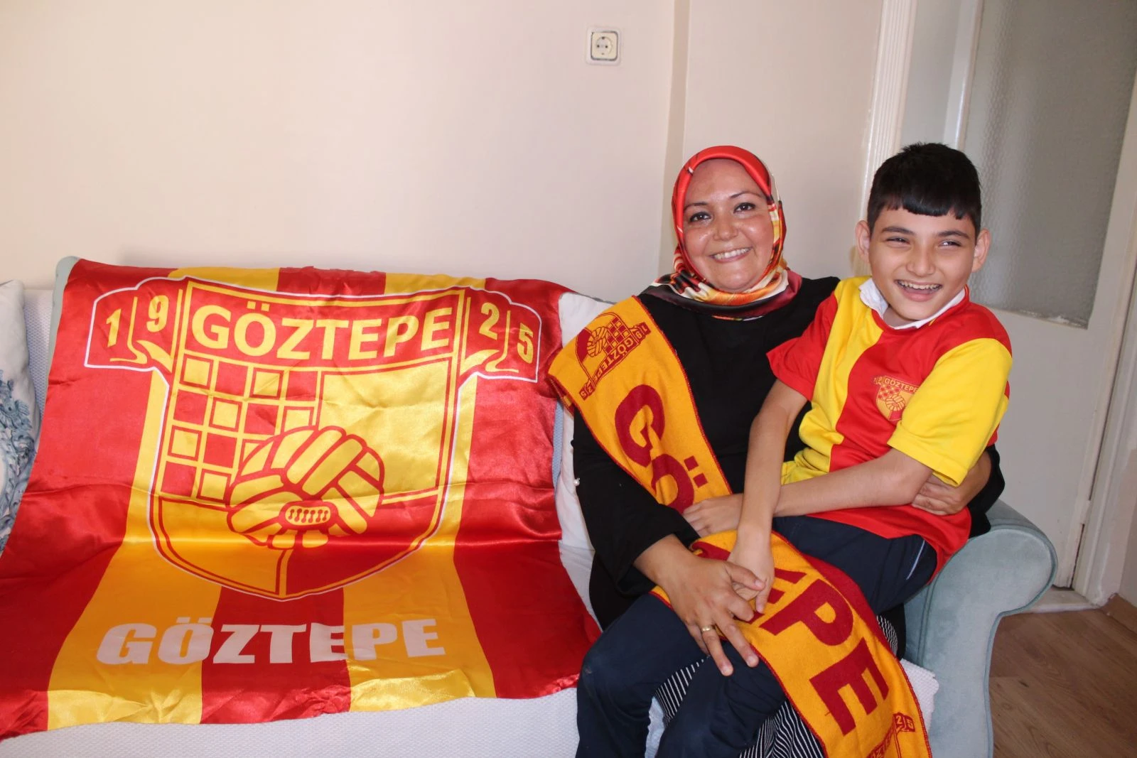 Nadir görülen hastalığı sebebiyle sadece gülüyor