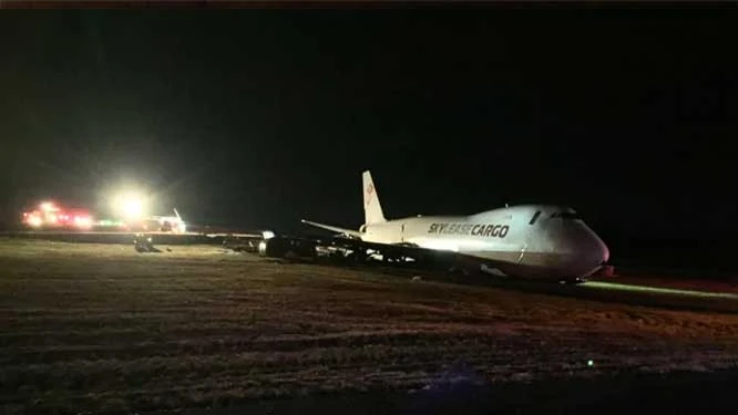 Dev kargo uçağı pistten çıktı!