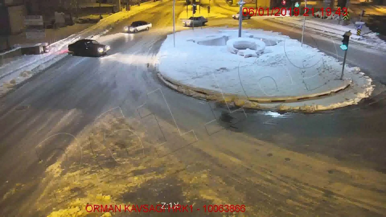 Trafikte makas atan 3 sürücüye 7 bin lira ceza