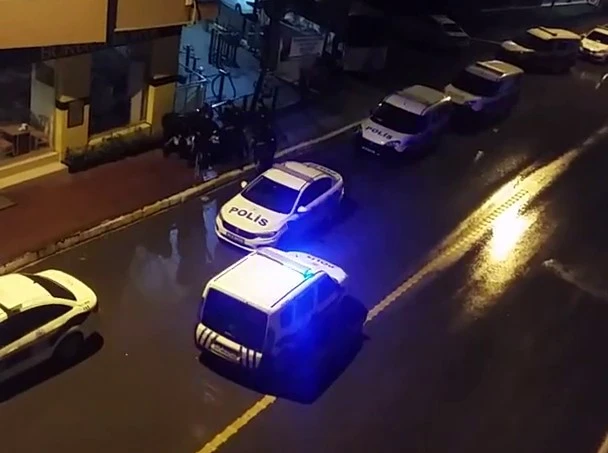 Pendik'te 1'i kadın 2 hırsız, polis ekiplerince kıskıvrak yakaladı