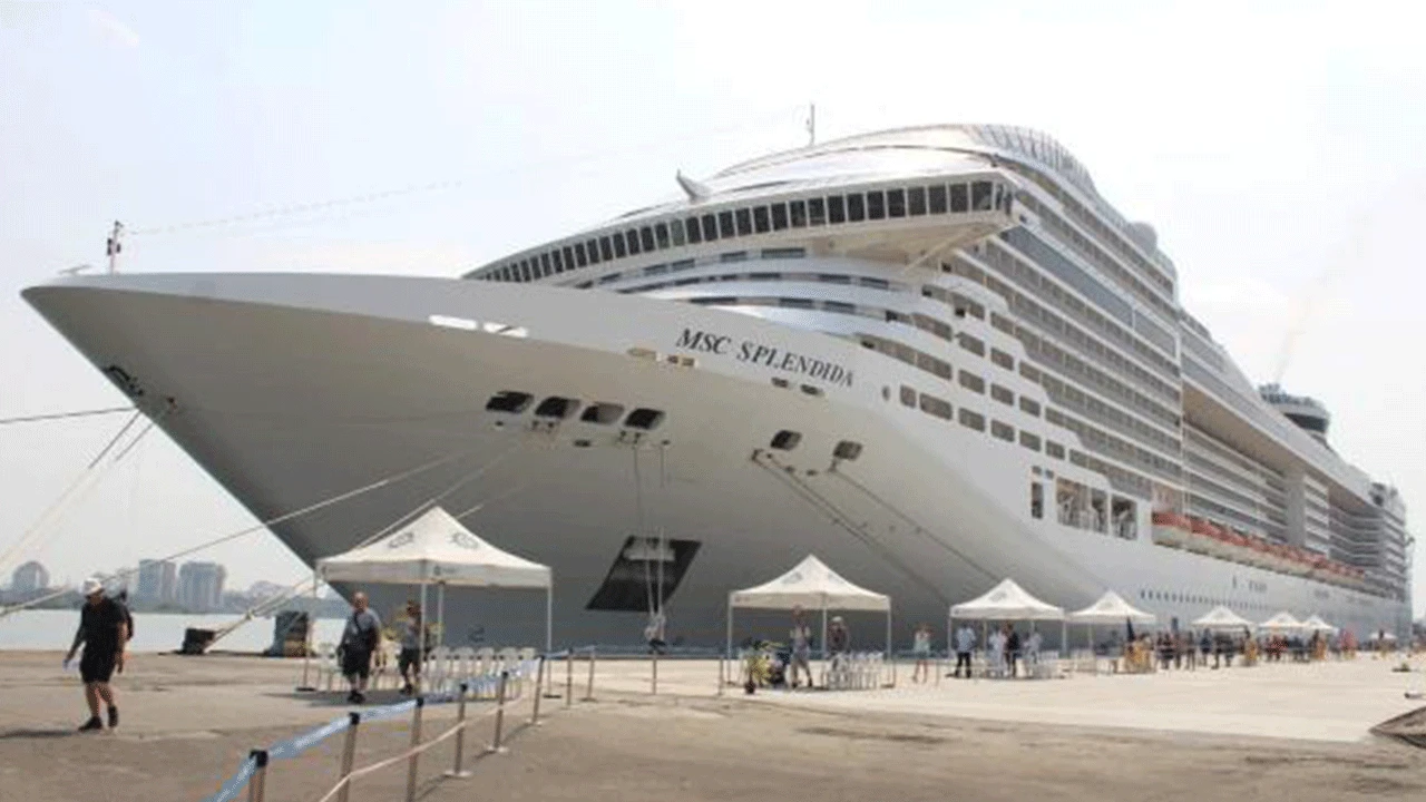 Omicron paniği! Hong Kong, İngiltere ve ABD de dahil 8 ülkeden uçuşları yasakladı