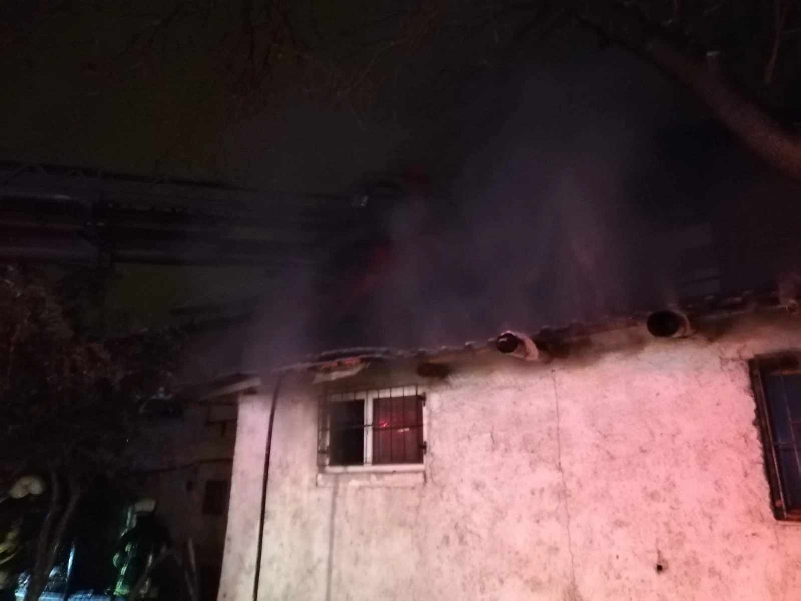 Isınmak için yakılan soba yangın çıkardı