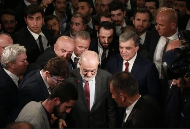 Abdullah Gül ve Karamollaoğlu yan yana!