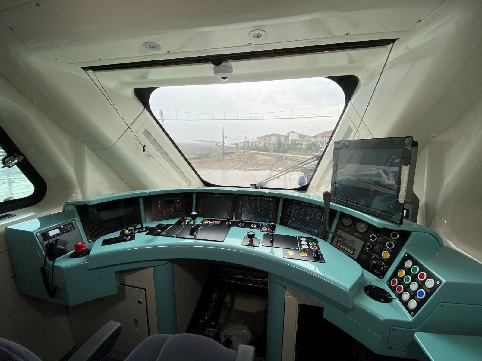 Yerli ve milli hızlı tren raylara iniyor