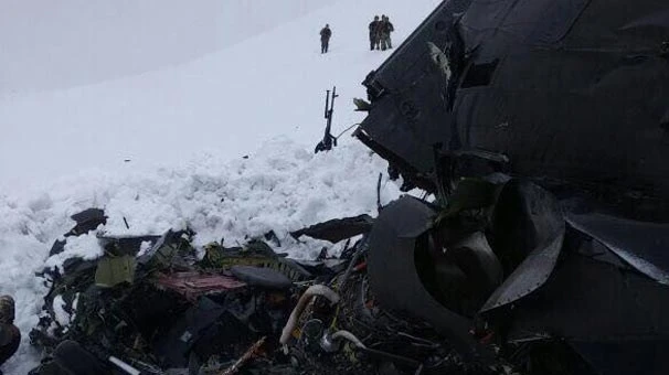 Düşen helikopterin enkazına ulaşıldı: 12 şehit