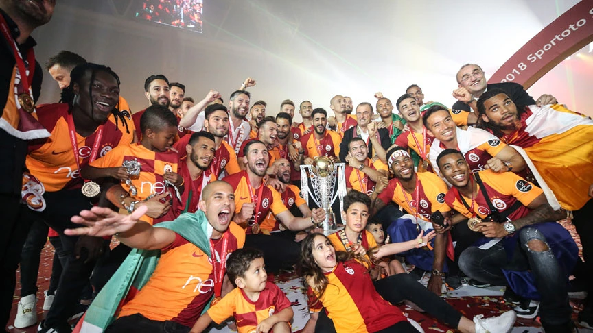 Galatasaray şampiyonluk kupasını aldı