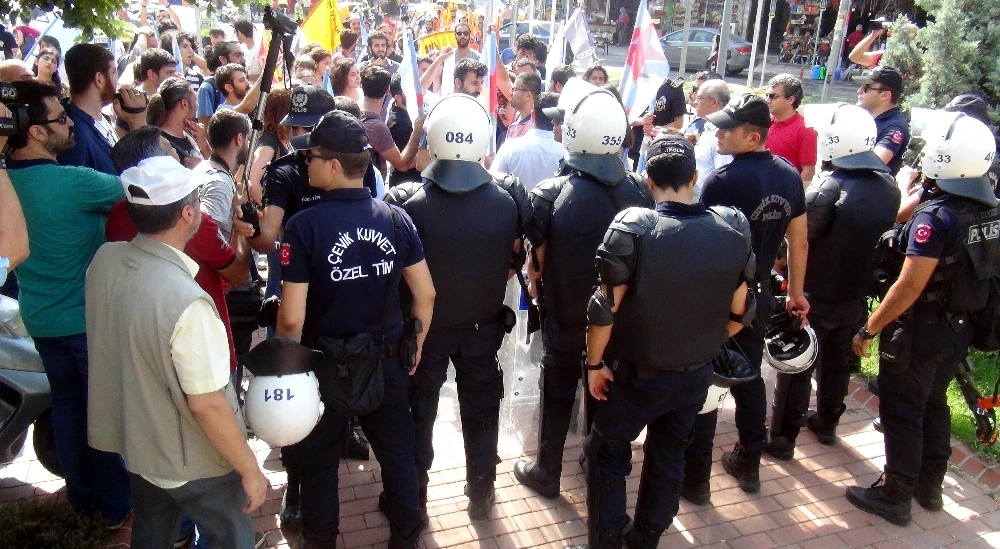 Mersin Adliyesi'nde arbede