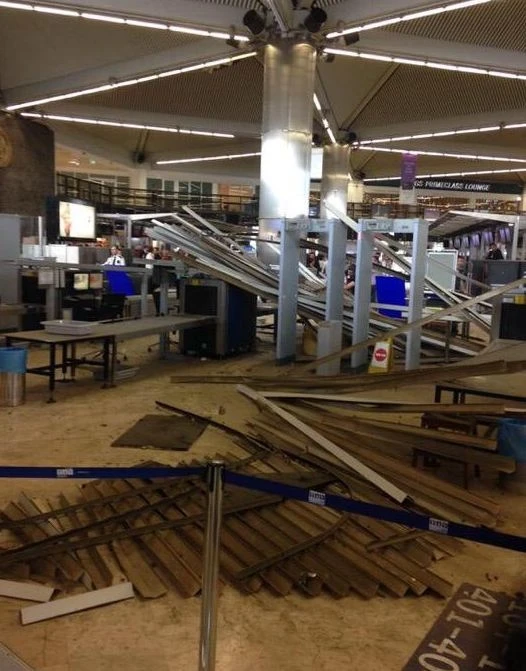 Atatürk Havalimanı iç hatlar tavanı çöktü!