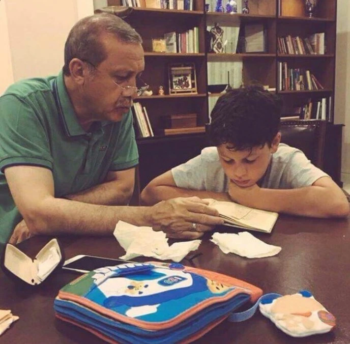 Cumhurbaşkanı Erdoğan'ın torunuyla çekilen fotoğrafı