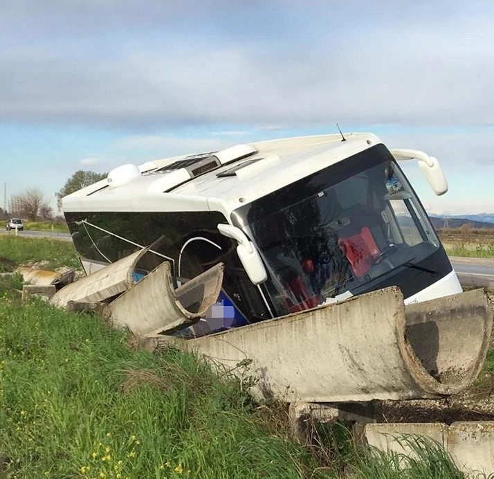 Kaza yapıp ölümden döndü, başına gelmeyen kalmadı