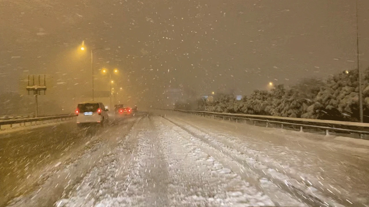 İstanbul’da kar yağışı kazaları beraberinde getirdi! Bağcılar ve Pendik’te ölümden döndüler