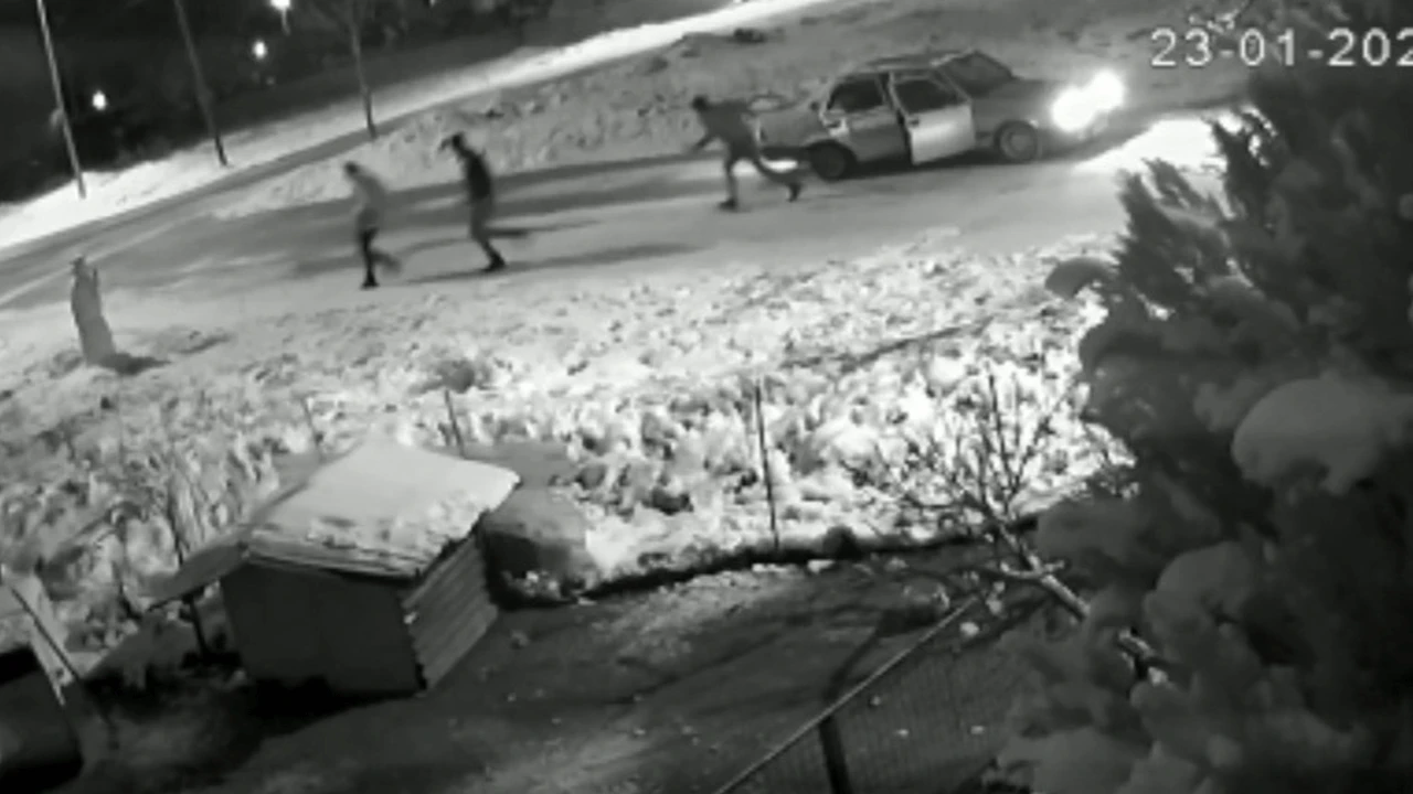 Denizli'de kardan adama şiddet! Uçan tekme attılar