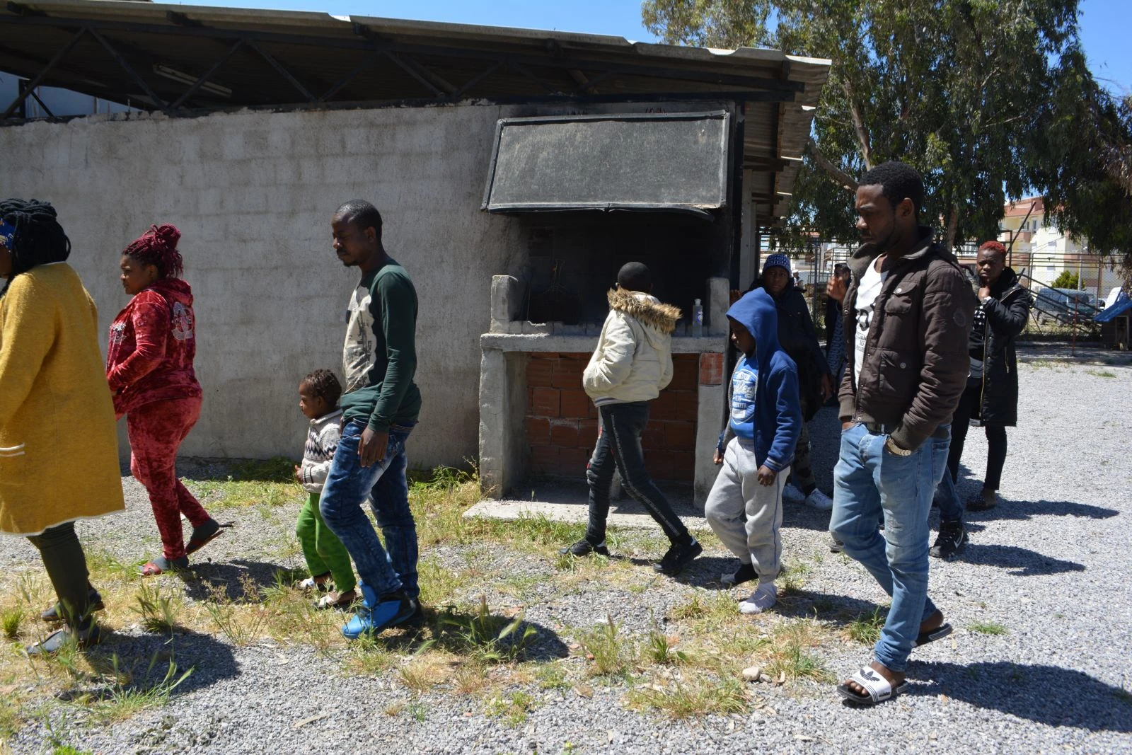 Ayvalık’ta 60 göçmen yakalandı