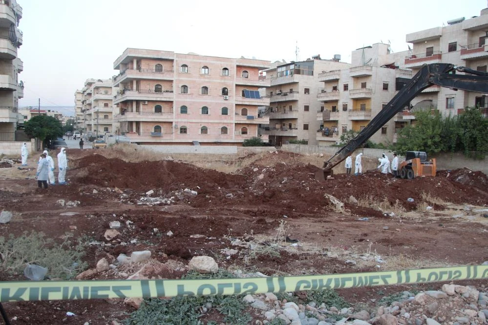 Son dakika: Afrin'de PKK/YPG'den sivil katliam: Toplu mezar bulundu