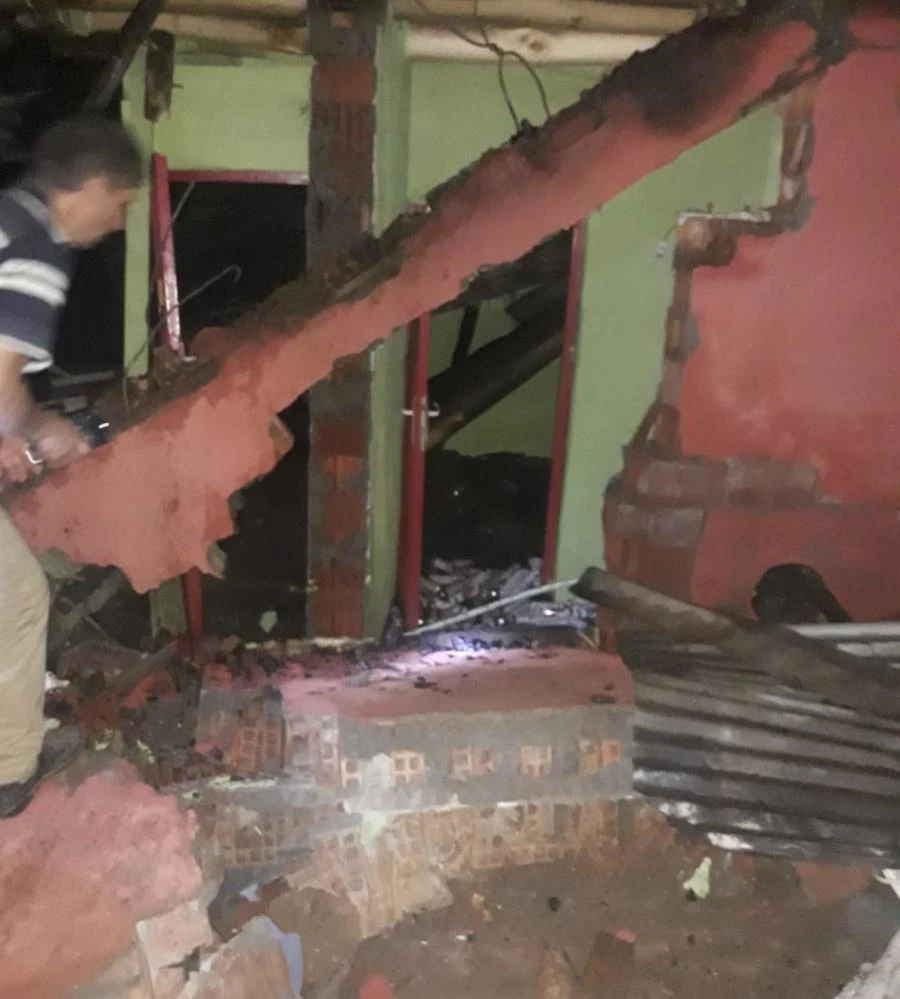 Bingöl'de korkutan patlama: 2 ev kullanılamaz hale geldi