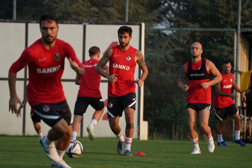 Gaziantep FK Teknik Direktörü Erol Bulut'tan transfer açıklaması: Önemli takviyeler yaptık
