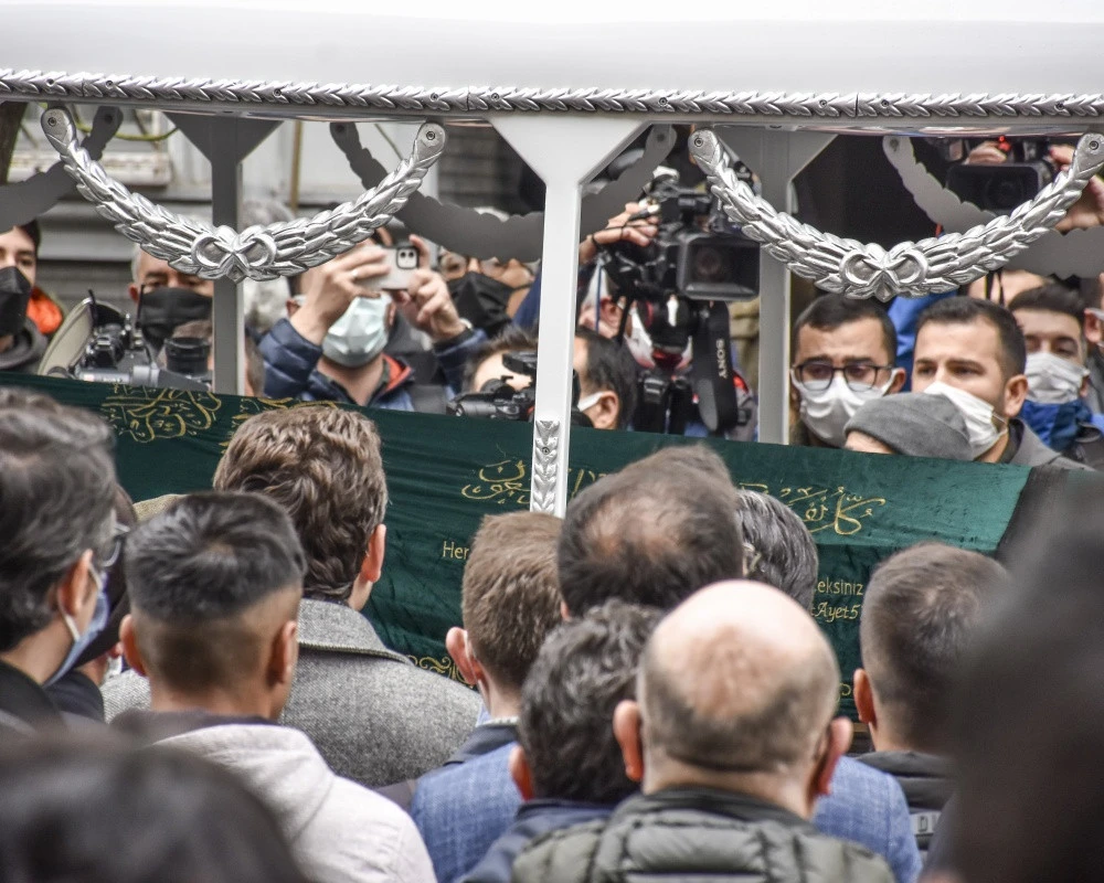 Şair Sezai Karakoç son yolculuğuna uğurlandı