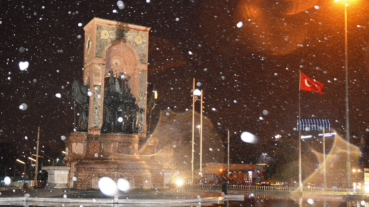 İstanbul, Ankara ve çok sayıda il için kar uyarısı! Asıl hareketlilik başlıyor... (23 Ocak 2022 hava durumu)
