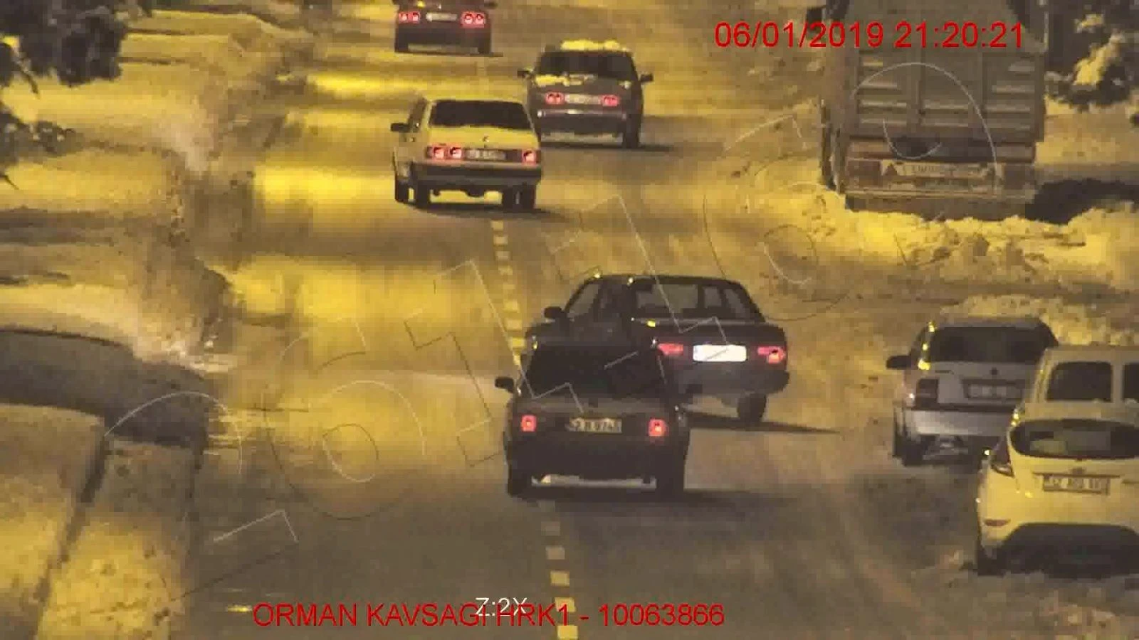 Trafikte makas atan 3 sürücüye 7 bin lira ceza