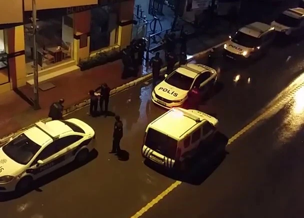 Pendik'te 1'i kadın 2 hırsız, polis ekiplerince kıskıvrak yakaladı